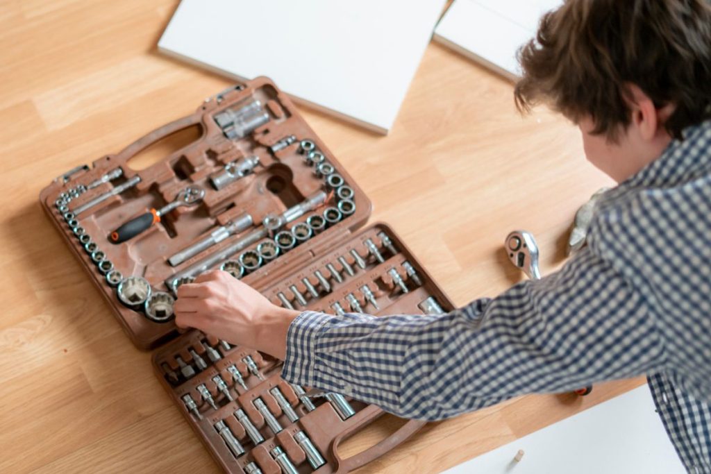 using a socket set
